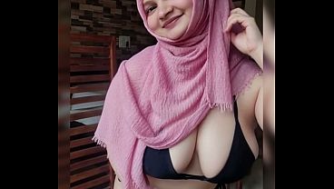 Kompliasi Goyangan Bokong Hijabku Yang Menggoda