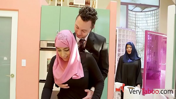 Putri Tiri Arab Berhijab Menggoda Ella Knox Dengan Nafsu Membara