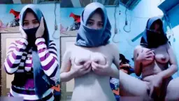 Cewe Jilbab Toge Buka Baju Sambil Colmek, Makin Liar Pas Digoyang.