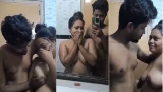 Mesum Banget, Doi Nikmatin Ngewe Di Kamar Mandi Sama Pacar Montoknya Yang Toket Gede.