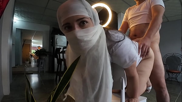 Ngocok Kontol Dalem Jembut Sampe Muncrat Di Pantat Sambil Pake Jilbab – Main Seru