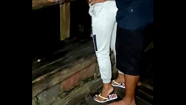 Gadis Seksi Di Kios Pantai, Bikin Makin Pengen
