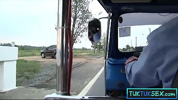Ibu-ibu Thailand Abal-abal Digetok Di Pinggir Jalan Terus Dibawa Muter-muter Buat Main.