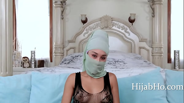 Ibu Tiri Berhijab Bikin Tenang – Cali Lee Bikin Hati Gelisah