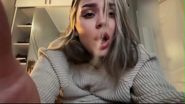 Tonton Video Cewek Rusia Cantik Ngentot Doggy Sambil Ngewe Mantan Pacarnya.