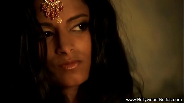 Brunette India, Sensualitasnya Bikin Makin Mendidih.