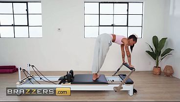 Brazzers – Ryan Reid Ngebut Kenceng, Memek Sempitnya Dijejali Kontol Besar Victor Ray Sampai Muncrat Habis Fitness