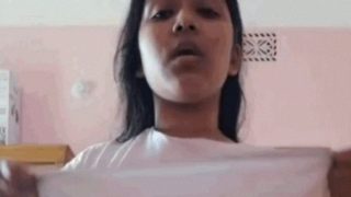 Super Seksi Dan Binal, Cewek Desi Goyang Striptis Panas.