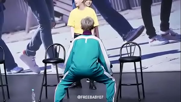 Dani Bikin Gempar, Coreano Goyang Pantat Panas Di Depan Umum, Bikin Ngilu!