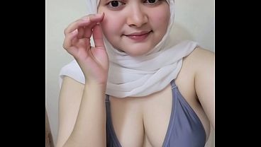 Awal-awal Goyang Twerk Pake Hijab, Bikin Makin Basah.