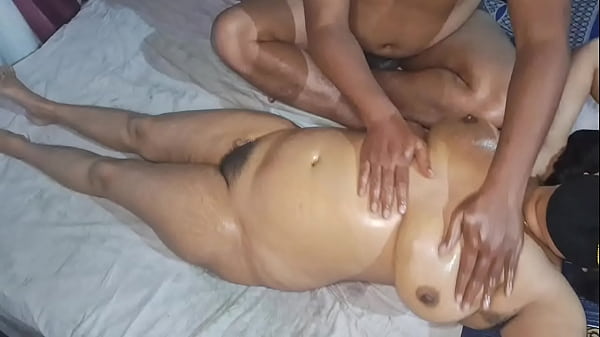 Desi Indian Bhabhi Bugil Total Dipijat Pake Tangan Panas