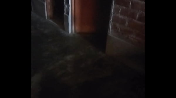 Ibu Muda Single Biarin Gue Masuk Rumahnya Demi Duit, Pelan-pelan Dia Buka Pintu Dan Gue Lihat Semuanya.