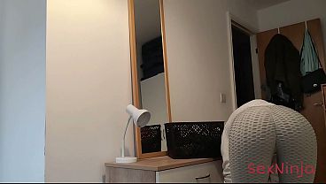 Sengaja Pamer Kontol Keras Ke Ibu Tiri.