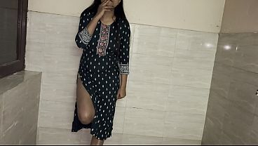 Devar Ngintip Bhabhi Ngebul Sendirian, Lalu Setiap Hari Bhabhi Desi India Ini Digaruk Habis-habisan Di Pantat Dan Memeknya Sama Si Adik Ipar.