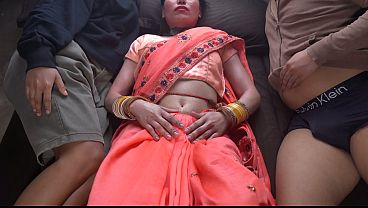 Ibu Tiri India Sendirian, Anak Tiri Dan Ibu Tiri Lagi Seru-seruan Di Kamar, Gaya Desi Panas Bikin Makin Liar.