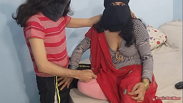 Semoga Pacarmu Nggak Segitu Panasnya, Ngewe Memek Desi Indian Kesetnya Sambil Pake Hijab Muslim, Dengan Erangan Panas Keras Dalam Bahasa Hindi.