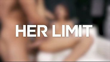 Cewek Asia Langsing Pake Lingerie Pink… Diminyaki Dan Ditusuk Pantatnya Keras.