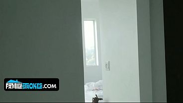 Gede-gede Si Kakak Tiri Pirang Daisy Stone Kena Pancuran Air Mani Dari Adik Tiri Yang Horny